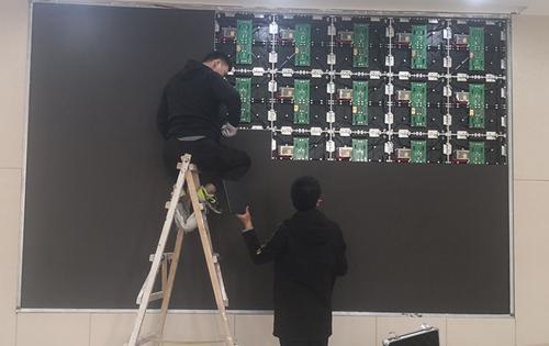 小間距LED顯示屏有哪些優勢